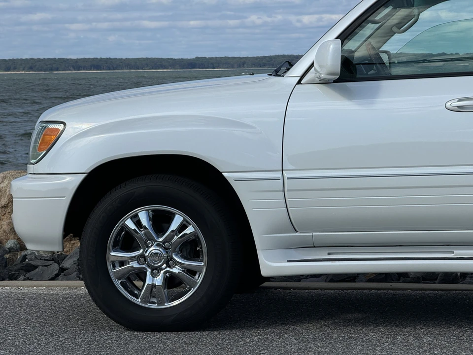 2004 Lexus LX 2nd Gen - Image 20 of 31