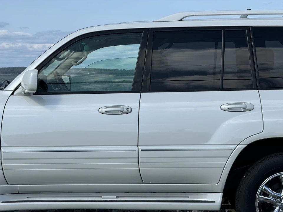 2004 Lexus LX 2nd Gen - Image 21 of 31