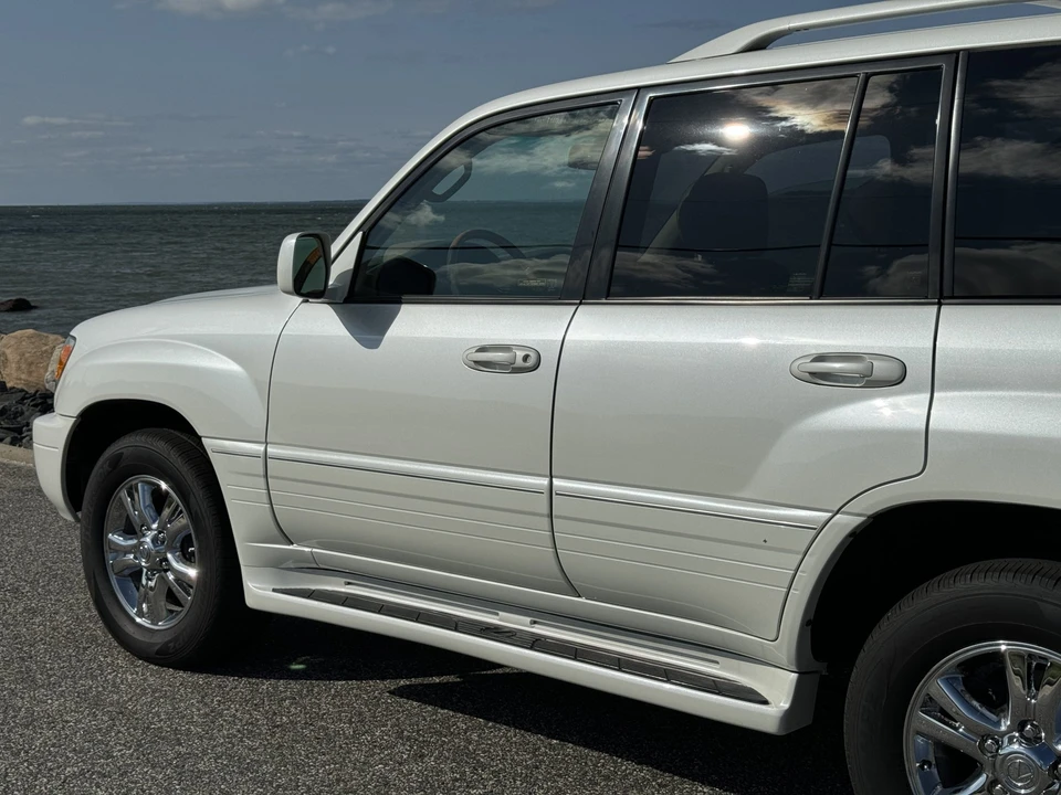 2004 Lexus LX 2nd Gen - Image 30 of 31