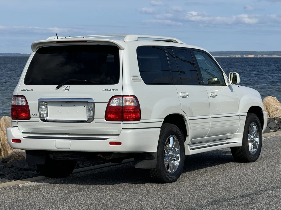 2004 Lexus LX 2nd Gen - Image 11 of 31
