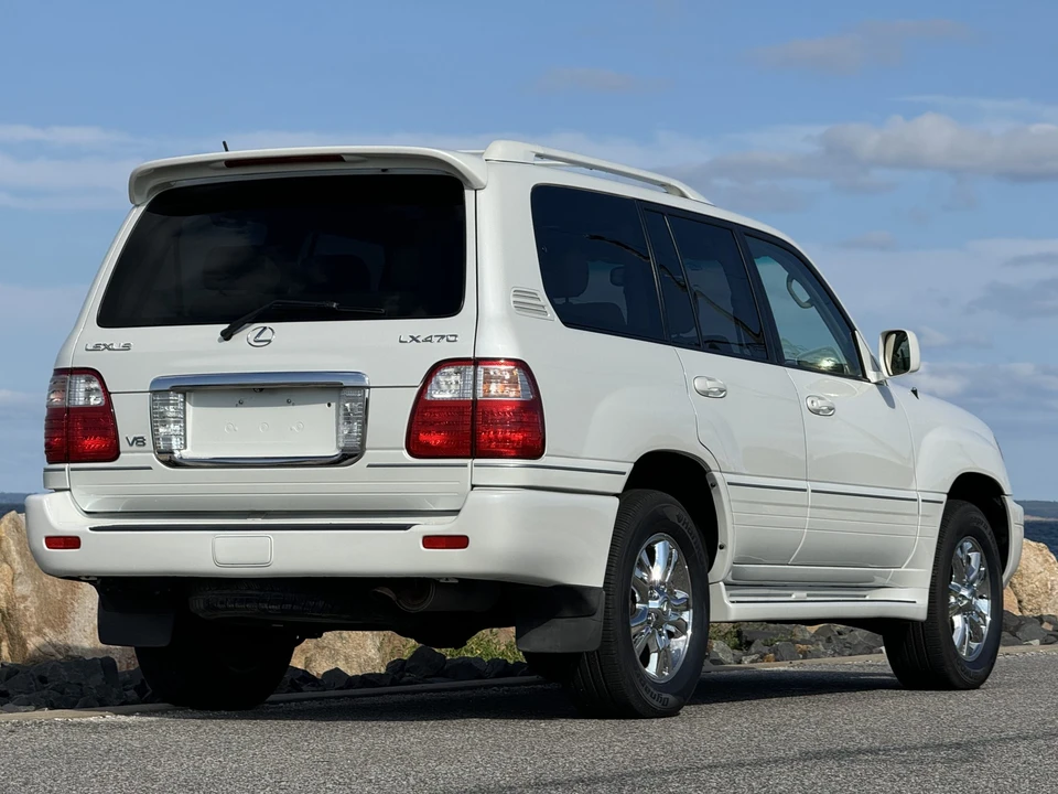 2004 Lexus LX 2nd Gen - Image 12 of 31