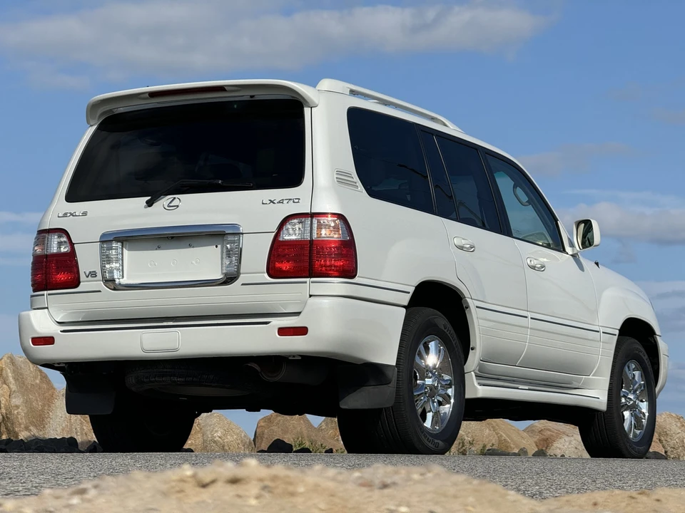 2004 Lexus LX 2nd Gen - Image 13 of 31