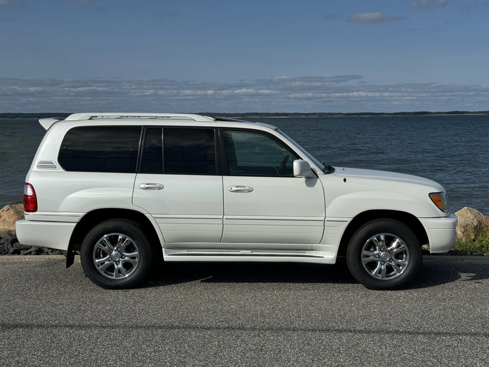 2004 Lexus LX 2nd Gen - Image 8 of 31