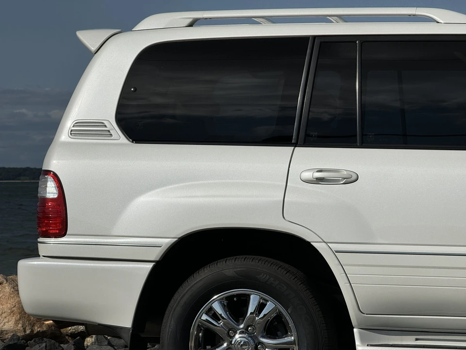 2004 Lexus LX 2nd Gen - Image 24 of 31