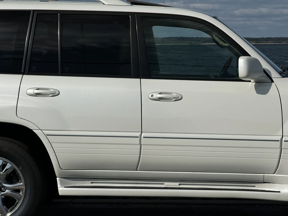 2004 Lexus LX 2nd Gen - Image 27 of 31