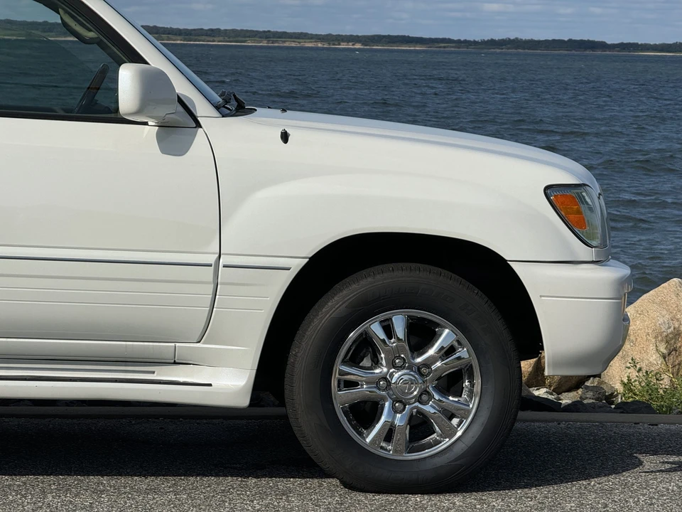 2004 Lexus LX 2nd Gen - Image 29 of 31