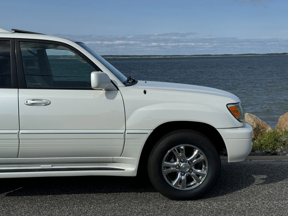 2004 Lexus LX 2nd Gen - Image 28 of 31