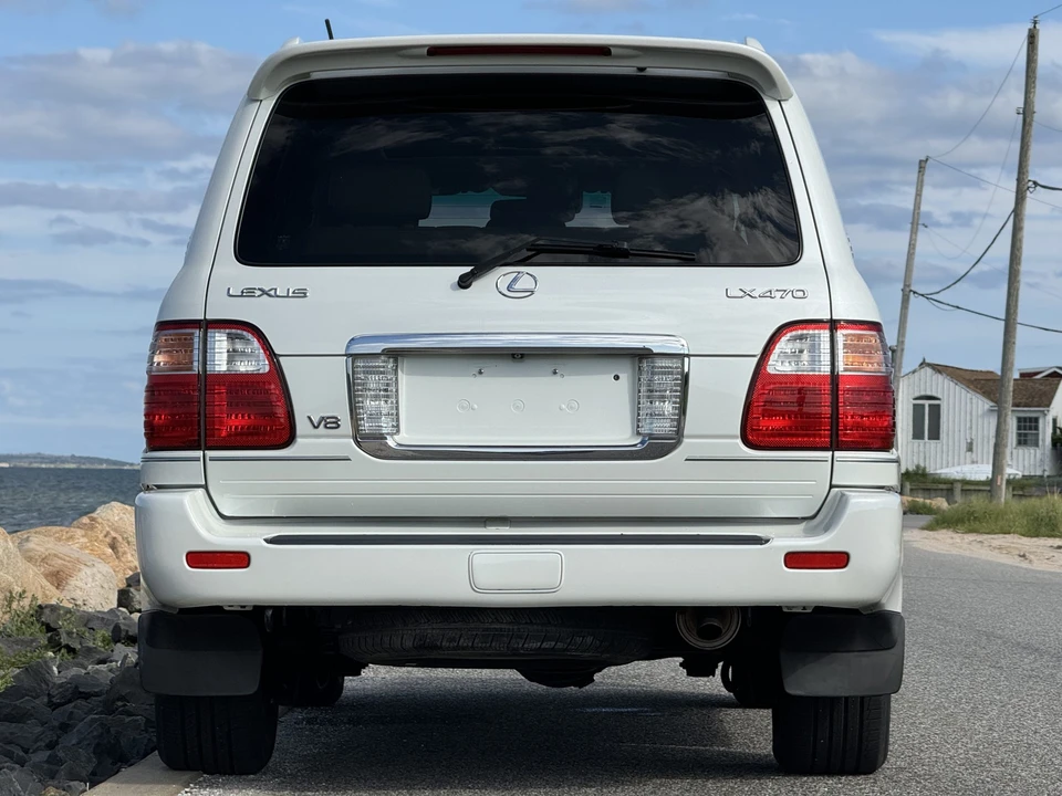 2004 Lexus LX 2nd Gen - Image 15 of 31