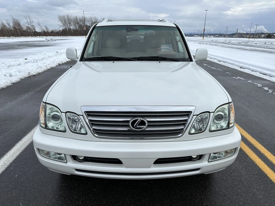 2004 Lexus LX 2nd Gen - Image 29 of 31