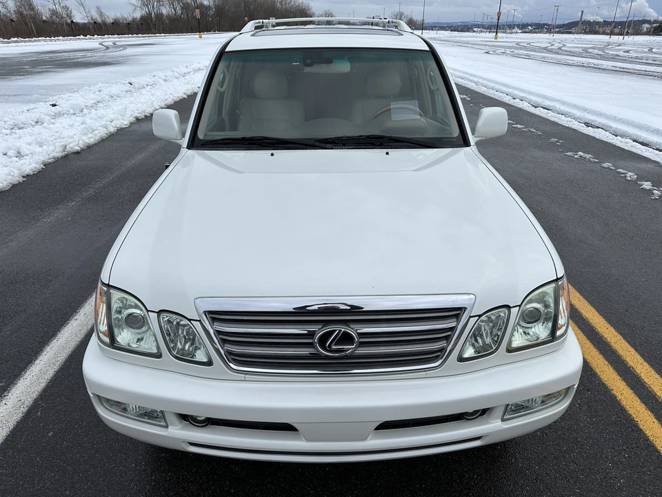 2004 Lexus LX 2nd Gen - Image 28 of 31