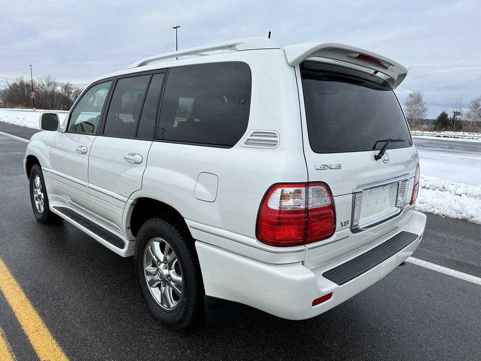 2004 Lexus LX 2nd Gen - Image 11 of 31
