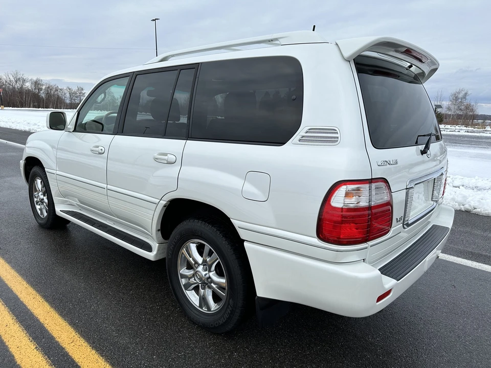 2004 Lexus LX 2nd Gen - Image 9 of 31