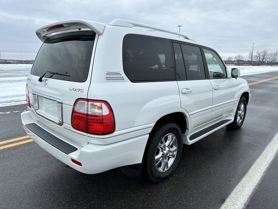 2004 Lexus LX 2nd Gen - Image 17 of 31