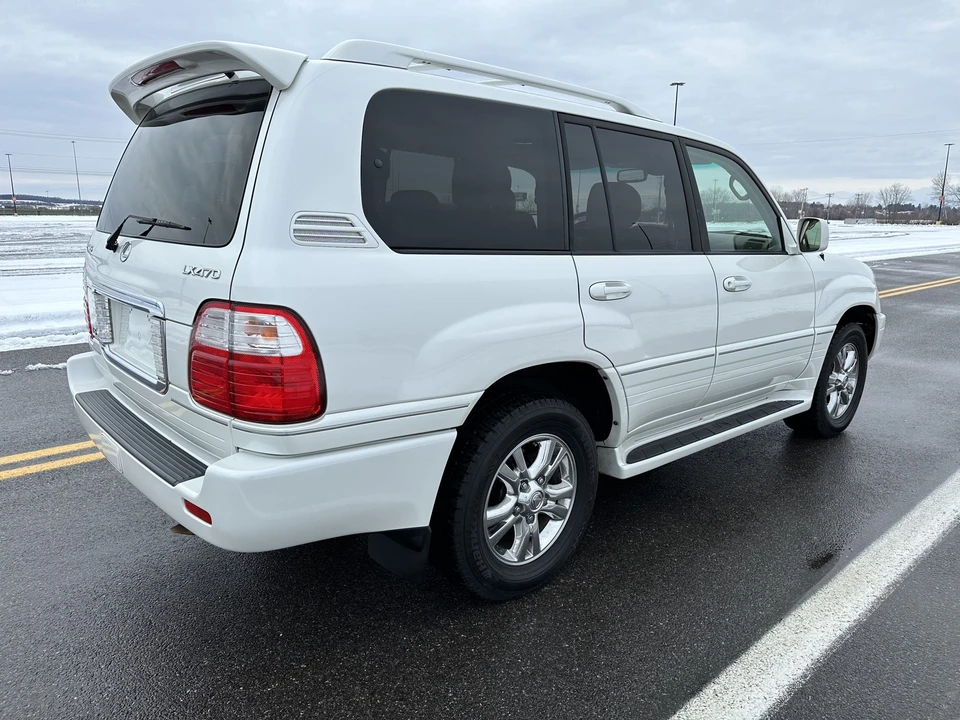 2004 Lexus LX 2nd Gen - Image 18 of 31