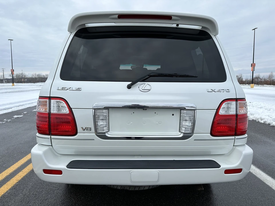 2004 Lexus LX 2nd Gen - Image 13 of 31