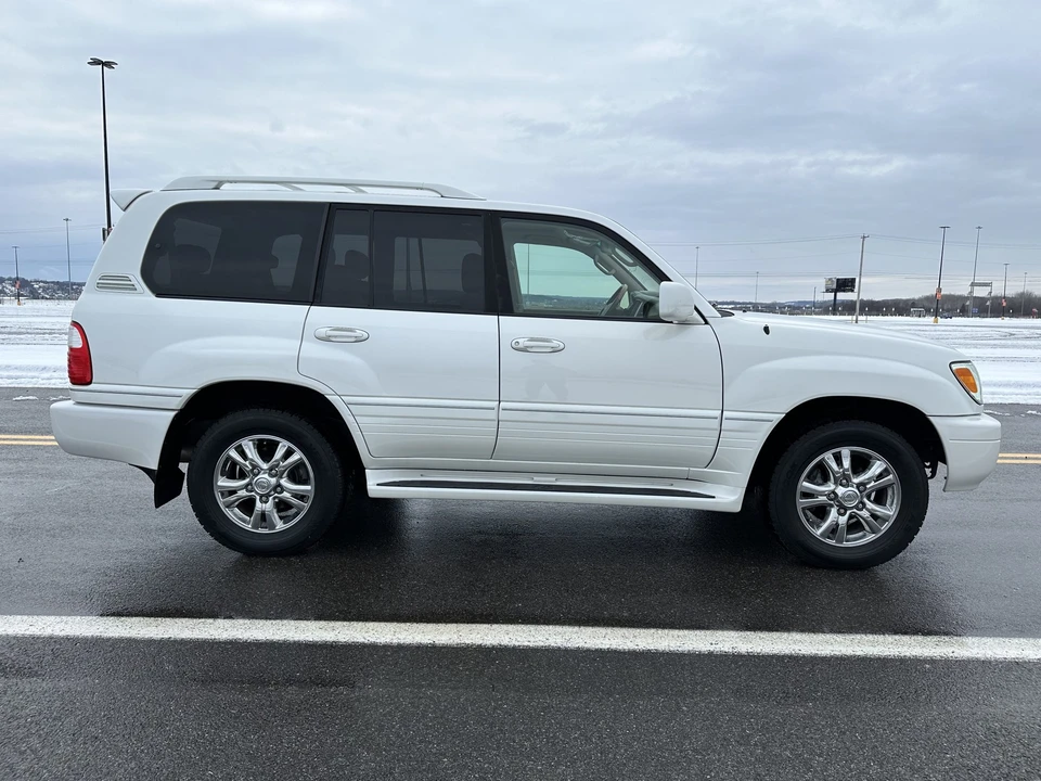 2004 Lexus LX 2nd Gen - Image 19 of 31