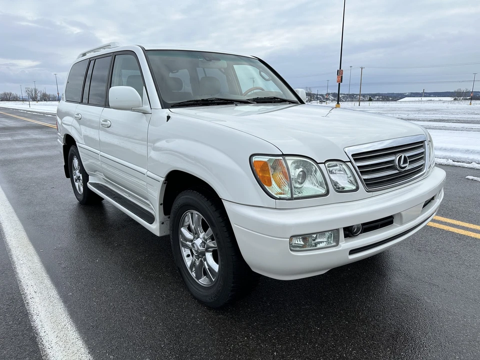 2004 Lexus LX 2nd Gen - Image 27 of 31