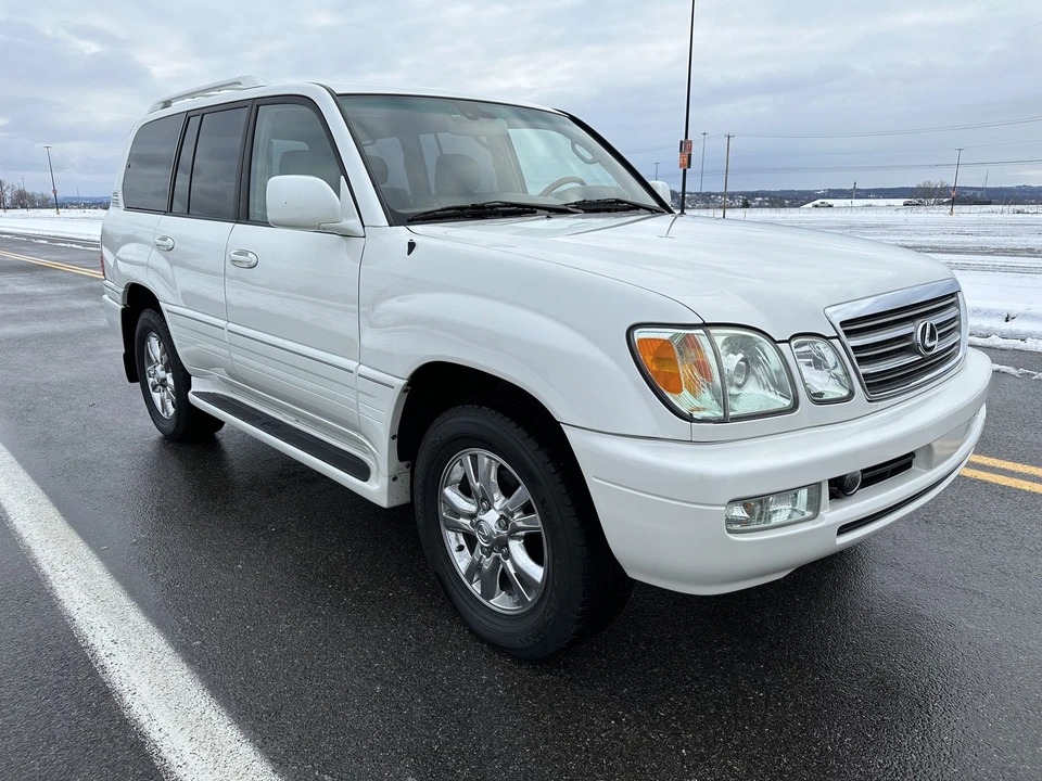 2004 Lexus LX 2nd Gen - Image 23 of 31