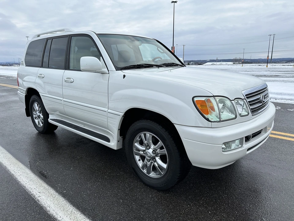 2004 Lexus LX 2nd Gen - Image 24 of 31
