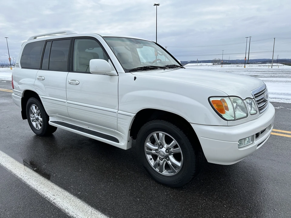 2004 Lexus LX 2nd Gen - Image 21 of 31