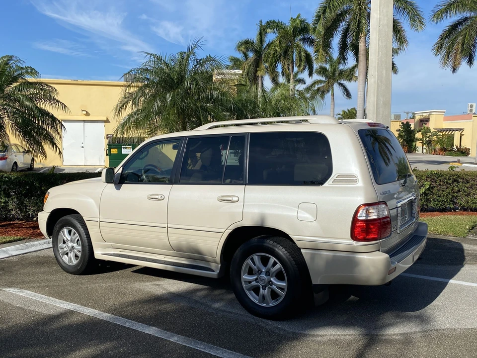 2004 Lexus LX 2nd Gen - Image 18 of 31