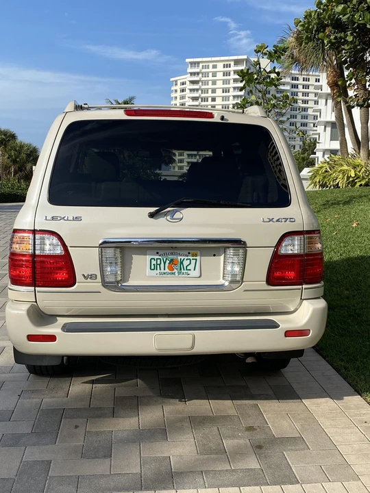 2004 Lexus LX 2nd Gen - Image 3 of 31