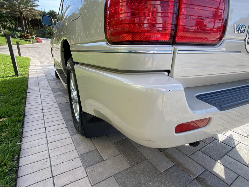 2004 Lexus LX 2nd Gen - Image 22 of 31