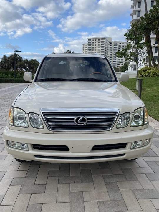 2004 Lexus LX 2nd Gen - Image 12 of 31