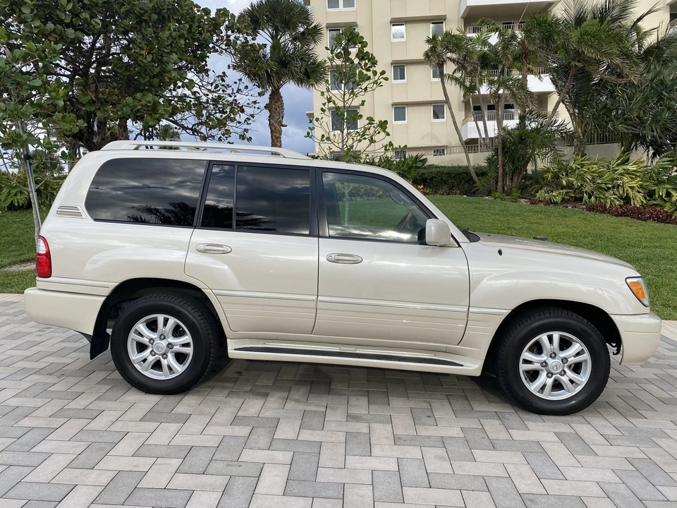 2004 Lexus LX 2nd Gen - Image 8 of 31