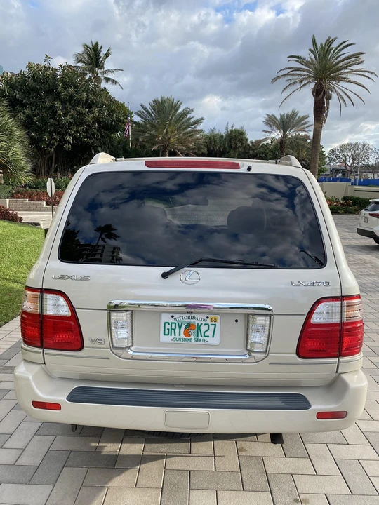 2004 Lexus LX 2nd Gen - Image 2 of 31