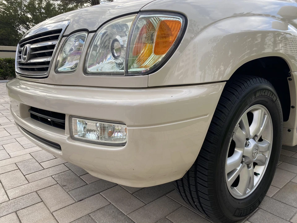 2004 Lexus LX 2nd Gen - Image 29 of 31