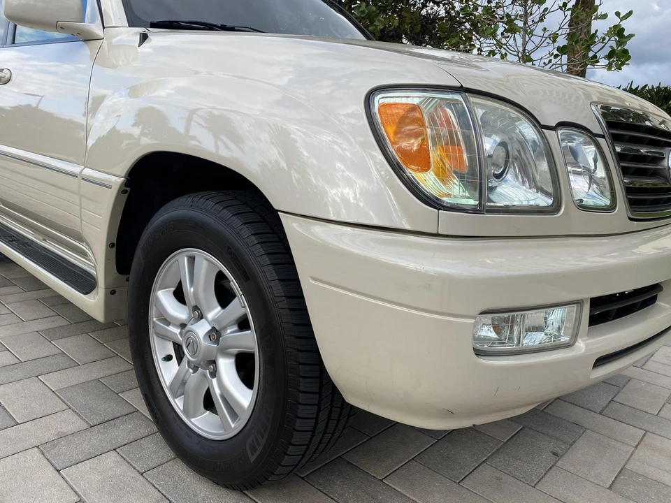 2004 Lexus LX 2nd Gen - Image 28 of 31