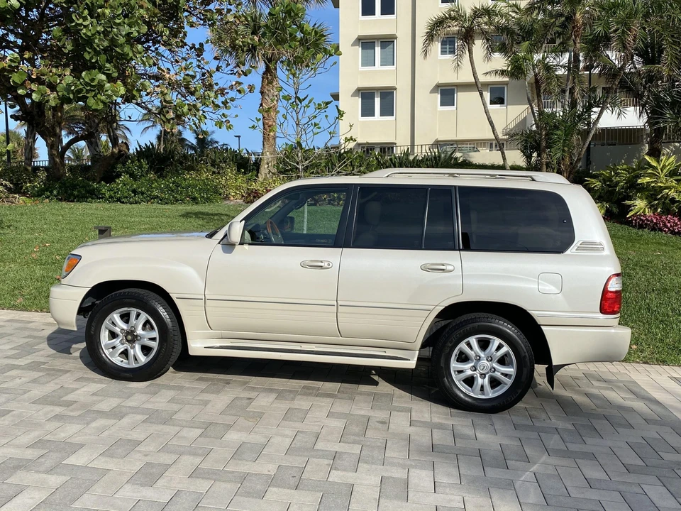 2004 Lexus LX 2nd Gen - Image 16 of 31