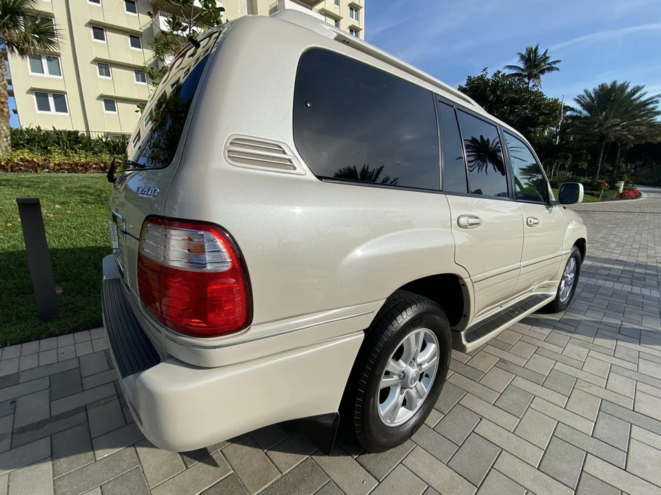 2004 Lexus LX 2nd Gen - Image 20 of 31