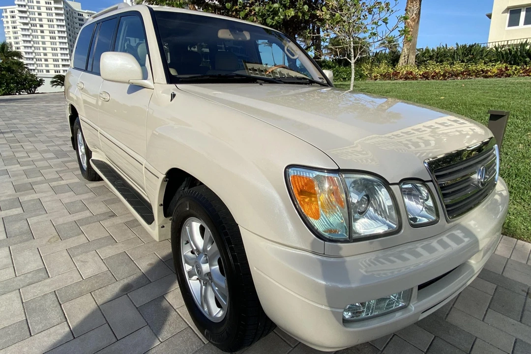 2004 Lexus LX 2nd Gen - Image 10 of 31