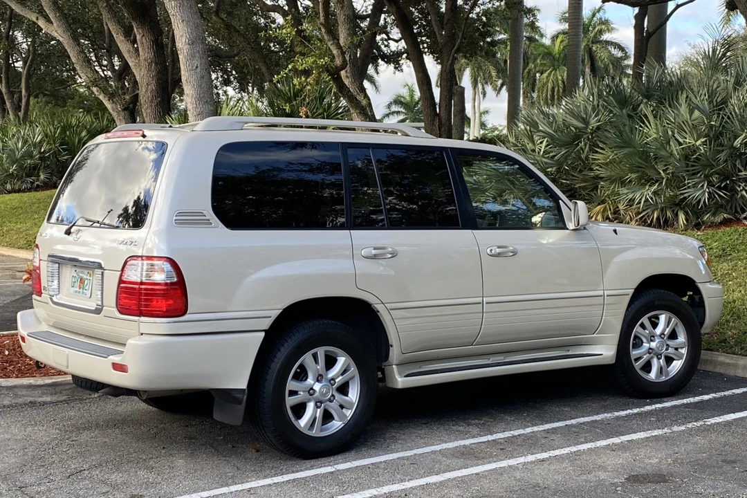 2004 Lexus LX 2nd Gen - Image 7 of 31