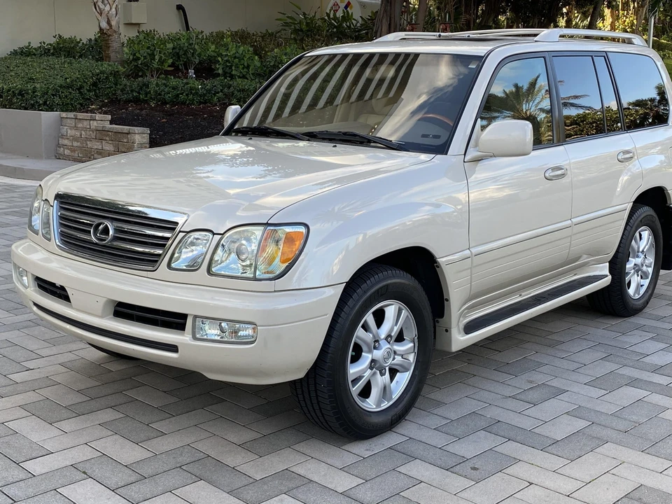 2004 Lexus LX 2nd Gen - Image 19 of 31