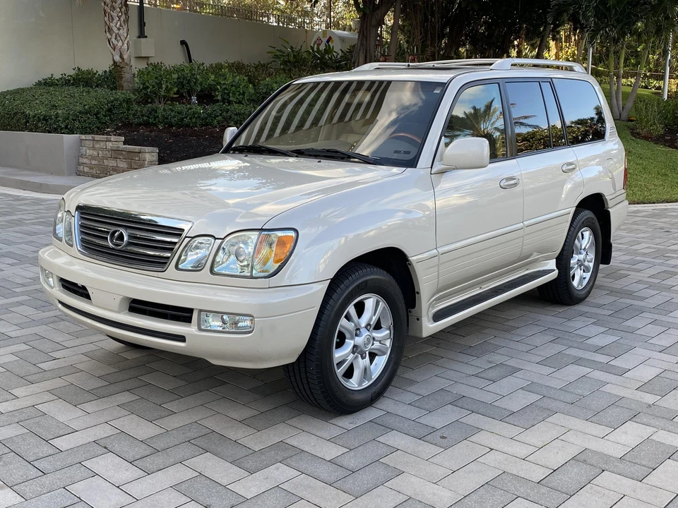 2004 Lexus LX 2nd Gen - Image 15 of 31