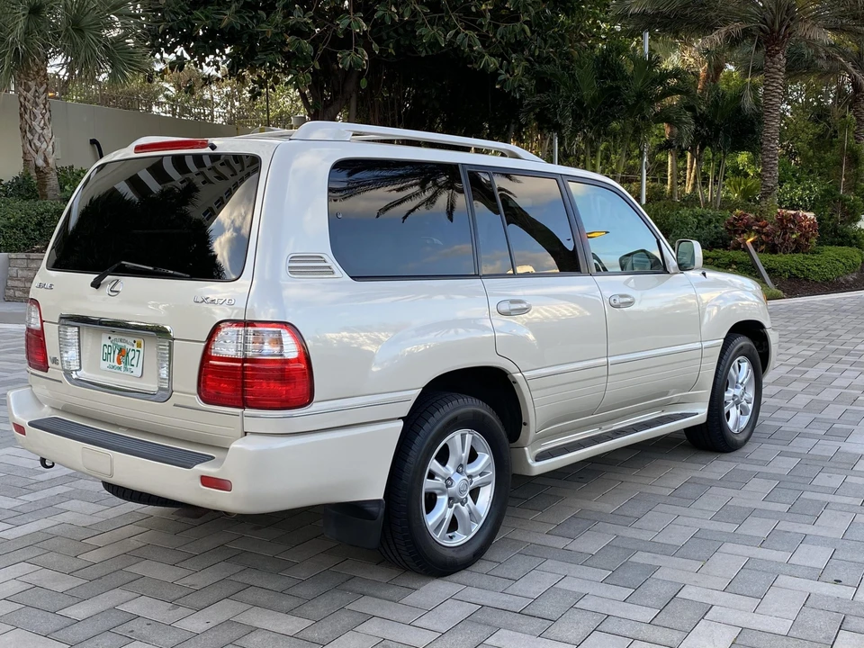 2004 Lexus LX 2nd Gen - Image 4 of 31
