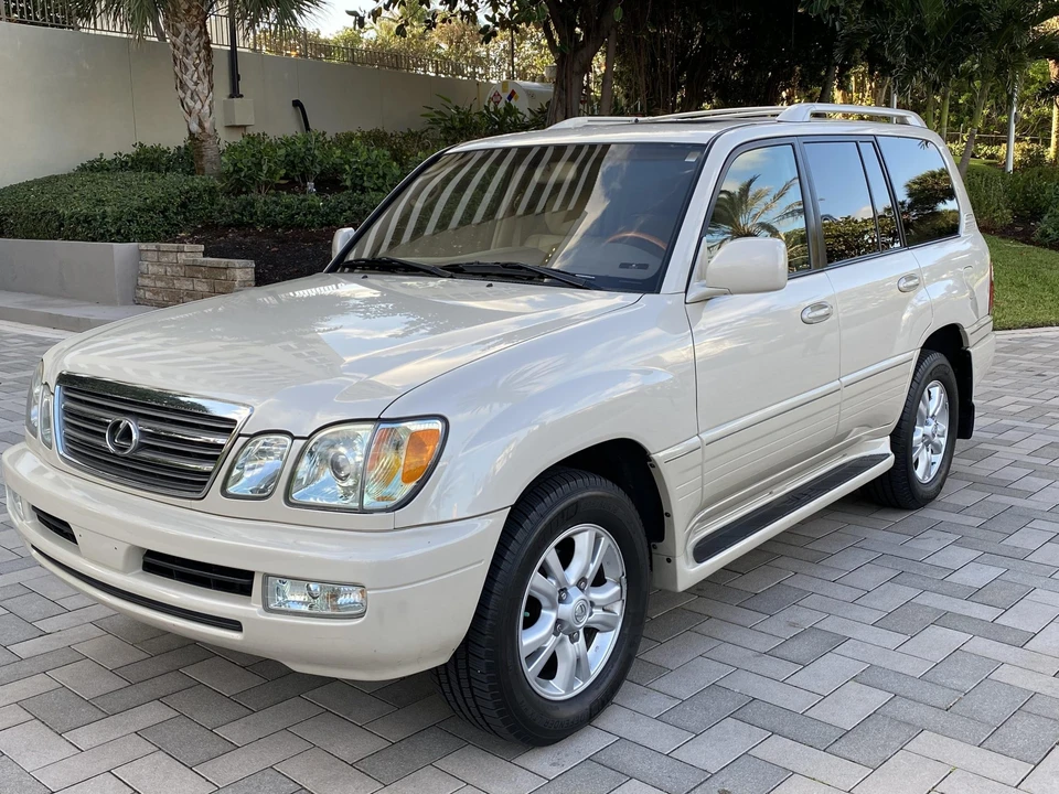 2004 Lexus LX 2nd Gen - Image 14 of 31
