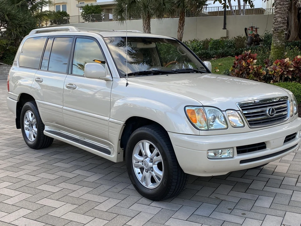 2004 Lexus LX 2nd Gen - Image 24 of 31