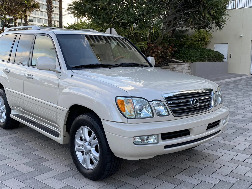2004 Lexus LX 2nd Gen - Image 25 of 31