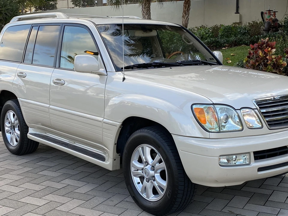 2004 Lexus LX 2nd Gen - Image 26 of 31