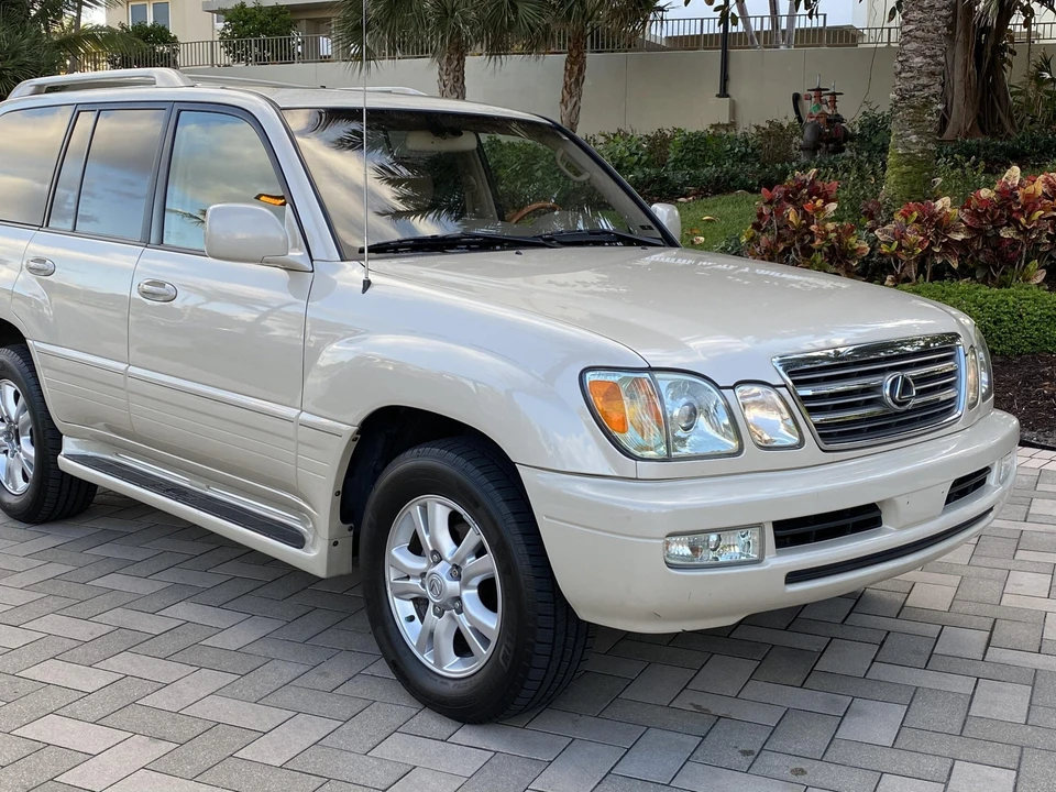 2004 Lexus LX 2nd Gen - Image 27 of 31