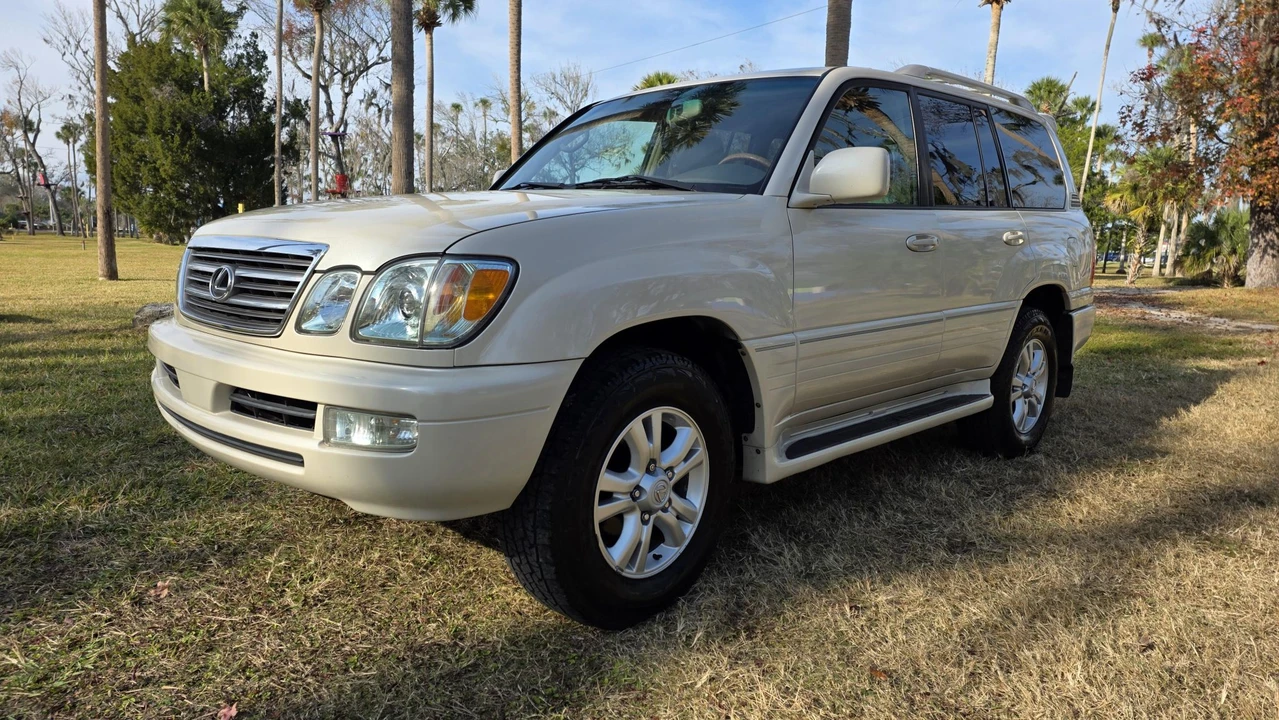 2004 Lexus LX 2nd Gen - Image 3 of 31