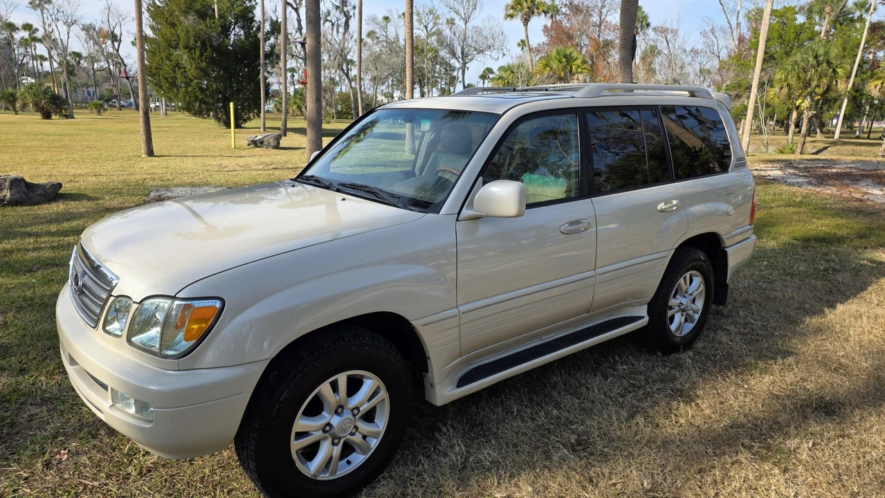 2004 Lexus LX 2nd Gen - Image 7 of 31