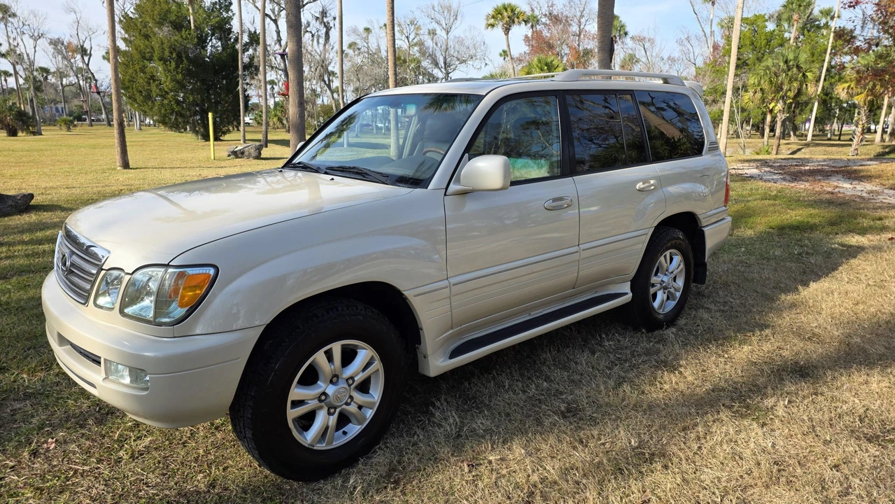 2004 Lexus LX 2nd Gen - Image 6 of 31