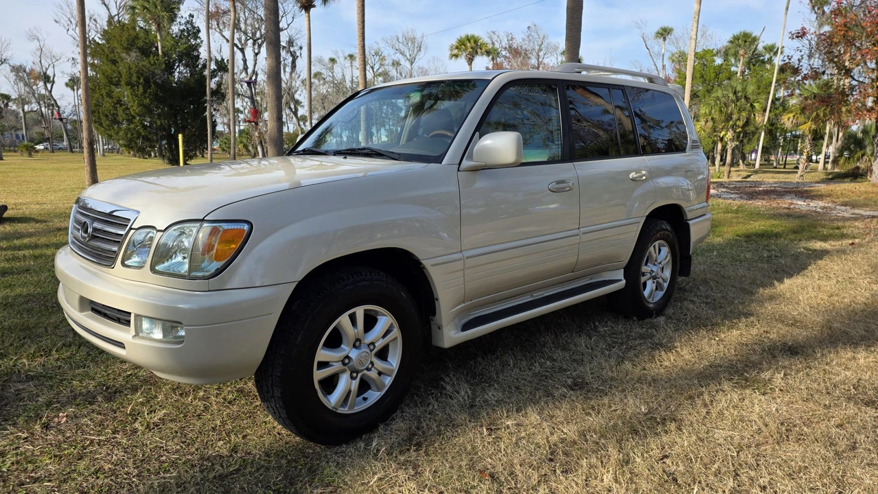 2004 Lexus LX 2nd Gen - Image 4 of 31