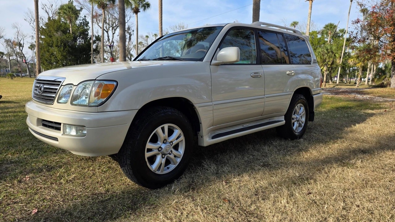 2004 Lexus LX 2nd Gen - Image 5 of 31
