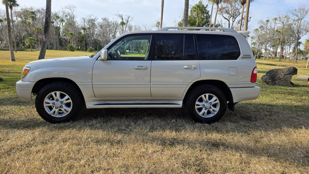 2004 Lexus LX 2nd Gen - Image 8 of 31